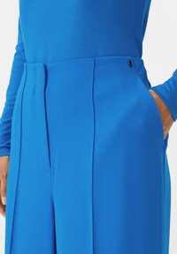 comma MIT PINTUCKS - Trousers - royalblau