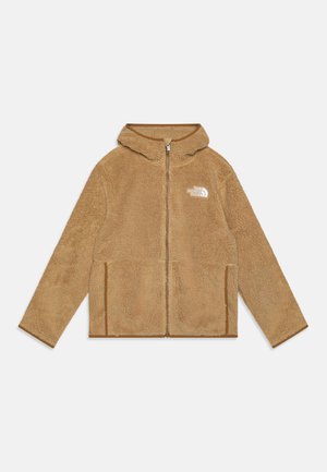 Chaqueta de forro polar color beige con capucha, cremallera frontal y dos bolsillos laterales. Presenta un logo blanco en el lado izquierdo del pecho y un ribete marrón a lo largo de los bordes.