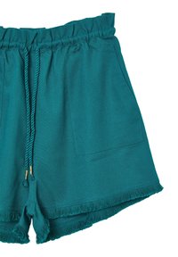Shorts azzurri con vita elastica e cordoncino, tasca frontale e dettagli orlo sfilacciato. Realizzati in tessuto leggero.