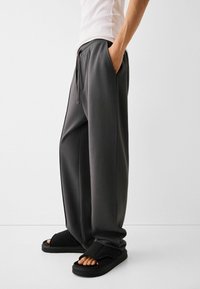 Bershka Träningsbyxor - dark grey