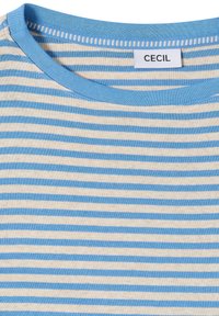 T-shirt léger à encolure ronde, avec des rayures horizontales en bleu et beige. Étiquette "CECIL" cousue à l'intérieur du col.