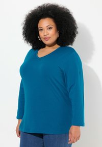 Ulla Popken GROSSE GRÖSSEN BASIC-V LANGARM  - Longsleeve - cerulean