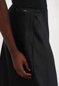 Armani Exchange GONNA - Gonna a tubino - black