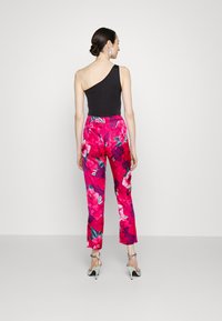 Pinko TORTUOSO TOP TECNO JERSEY LUCIDO CON ANELLA LOVE - Top - nero limousine