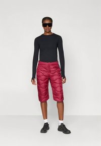 Peak Performance HELIUM  - Szabadtéri rövidnadrágok - vertical zenith/motion grey