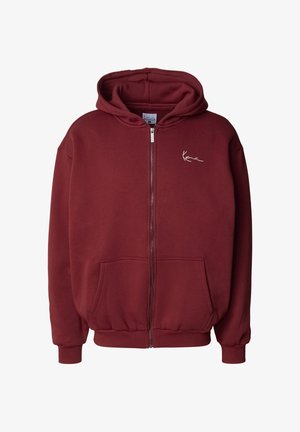 Bordová bunda s kapucí na zip vyrobená z fleecu. Obsahuje kapuci se stahovací šňůrkou, přední kapsy, žebrované manžety a malé bílé logo na hrudi.