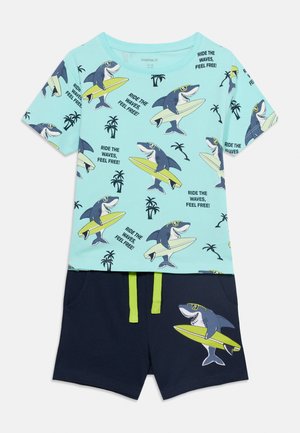 Name it, NMMFLAZ BOX SET - Къси панталони - light blue