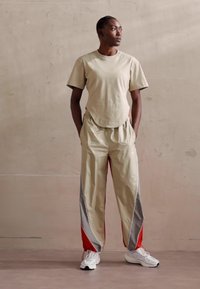 adidas by Stella McCartney PANT - Teplákové kalhoty - desert sand/active red