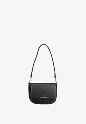 Sac à bandoulière Valentino en cuir noir avec ferrures dorées et bandoulière réglable, doté d'un rabat et d'un logo discret à l'avant.
