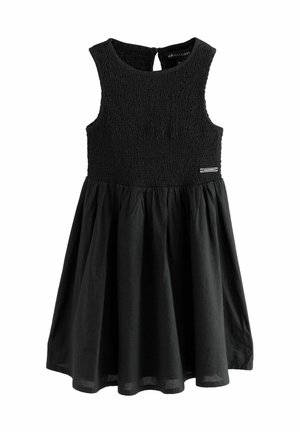 Zwarte jurk met een getailleerde smock-borstvoeding, mouwloos ontwerp en een uitlopende rok. Bevat een knoopsluiting aan de achterkant en een klein merkembleem.