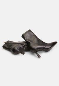 Bata Botine clasice - schwarz