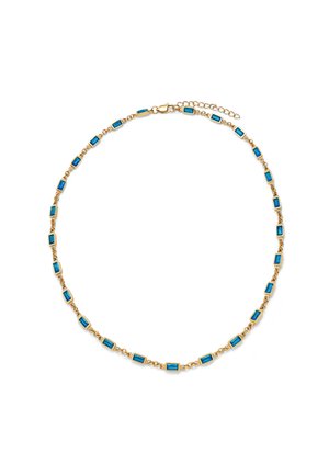 Gullkjede med jevnt fordelte rektangulære blå edelstener og lås med forlengelse som kan justeres.