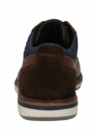 Braune Leder- und marineblaue Stoffschuhe mit einem Struktur aus Cord. Sie haben einen kontrastierenden sandfarbenen Absatz und eine weiße Gummi-Sohle mit blauer Streifen.