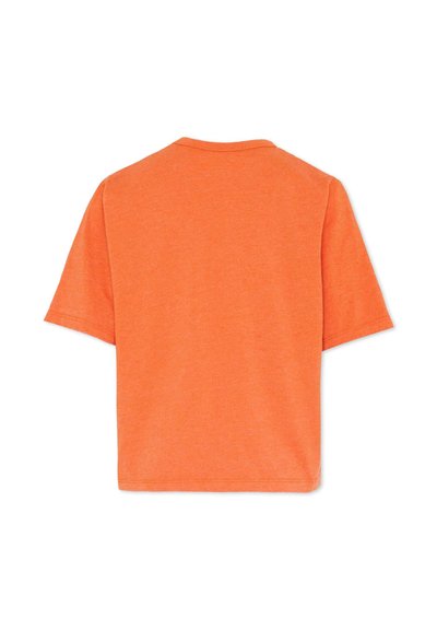 T-shirt orange en coton à manches courtes, avec un col rond et une coupe décontractée. Texture lisse, design simple sans motifs ni accents.
