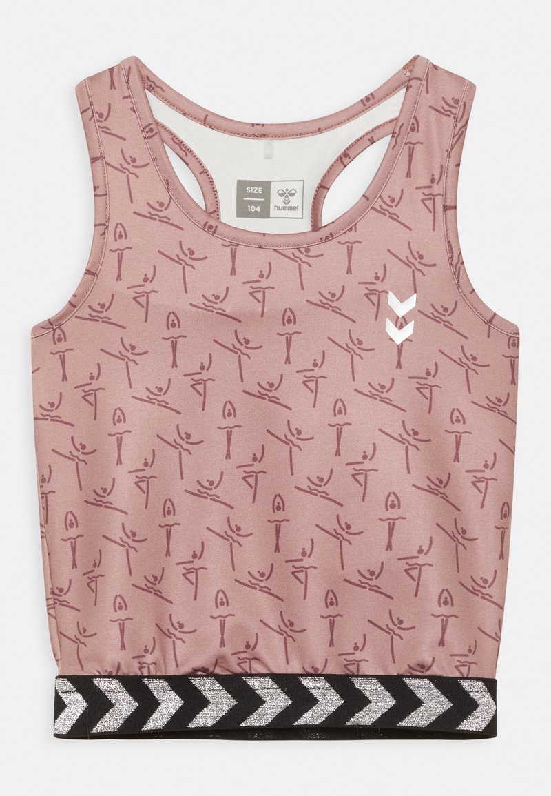 Różowy top na ramiączkach z wzorem tancerza, czarny i srebrny pas w kształcie zygzaka na dolnym brzegu oraz wycięty tył. Materiał jest gładki i elastyczny.