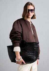 NANTUCKET BASKET BIG - Velká kabelka - black