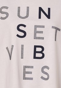 comma - T-shirt z nadrukiem