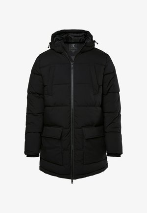 Veste noire rembourrée avec capuche, présentant une fermeture éclair à l'avant, deux poches plaquées et une texture matelassée. Conçue pour la chaleur et le confort.