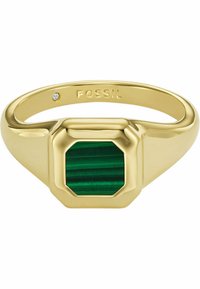 Guldtonet ring med en oktagonal malakitsten med grønne striber og en lille diamantaccent på bæltet, mærket med "FOSSIL."