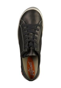 Černá kožená teniska s kulatou špičkou, bílým prošíváním a černými tkaničkami. Obsahuje perforovanou šedou stélku a oranžové logo.