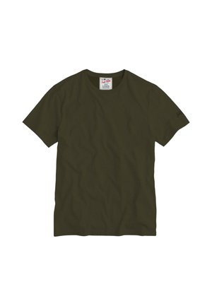 T-shirt in lino verde oliva scuro a maniche corte con scollo rotondo ed etichetta del marchio visibile all'interno del colletto.