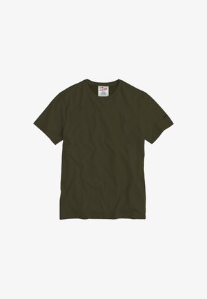 Donkergroen olijfgroen linnen T-shirt met korte mouwen, ronde hals en zichtbaar merklabel aan de binnenkant van de kraag.
