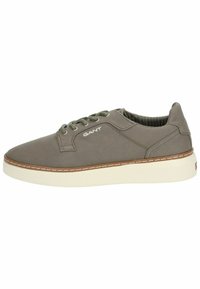 Unselected, ivy green black g