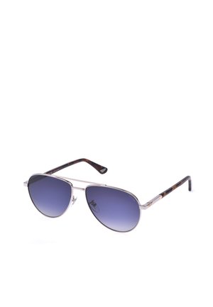 Lunettes de soleil aviateur à monture métallique argentée avec verres dégradés bleu foncé et branches à motif écaille.