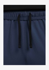 Valgt, thunder blue black