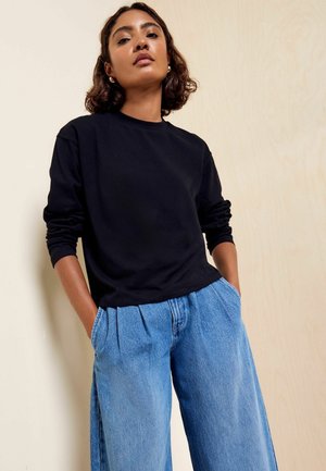 Friends Like These, LONG SLEEVE BOXY T-SHIRT - Langærmet T-shirt - black