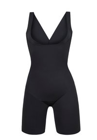 Zwarte bodysuit met een diepe V-hals en brede bandjes, gemaakt van een soepele stof. Beschikt over een korte beenlengte en een naadloos ontwerp.