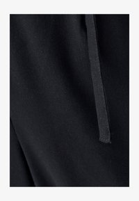 Geselecteerd, black