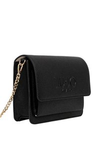 Borsa a tracolla in pelle sintetica nera conpatta e flap pieghevole, tracolla in catena dorata e dettaglio del logo in rilievo sul fronte.