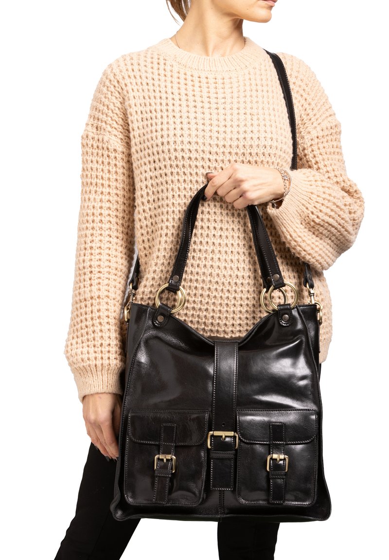 Zwarte leren handtas met dubbele voorkanten, gouden hardwareaccenten en een zachte textuur. Voorzien van een stevige schouderband.