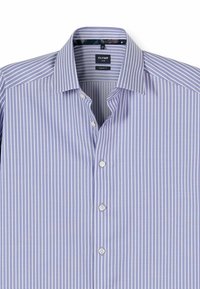 Hellblau und weiß gestreiftes Hemd mit Button-Down-Kragen. Verfügt über eine moderne Passform und ein subtil gemustertes Innenfutter.