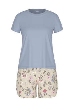 Vaaleansininen lyhythihainen paita yhdistetty vaaleanbeigeihin shortseihin, joissa on vaaleanpunainen, violetti ja vihreä kukkakuvio. Pehmeä kangas, rento muotoilu.