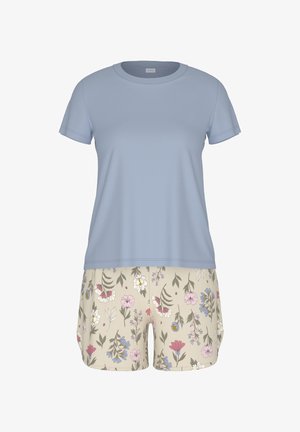 Vaaleansininen lyhythihainen paita yhdistetty vaaleanbeigeihin shortseihin, joissa on vaaleanpunainen, violetti ja vihreä kukkakuvio. Pehmeä kangas, rento muotoilu.