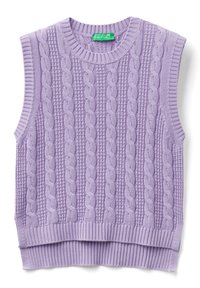 Väst av lila kabelstickning utan ärmar med ribbad hals, armhål och nederkant, med vertikala flätade mönster.
