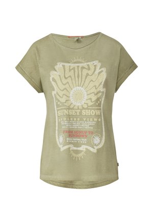 T-shirt vert olive à coupe décontractée, col rond, manches courtes, avec un graphisme sur le devant représentant un soleil et un texte de festival en blanc et rouge.