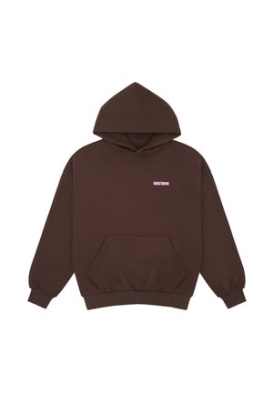 Sweat à capuche marron avec poche frontale et petit logo blanc WRSTBHVR sur la poitrine gauche.
