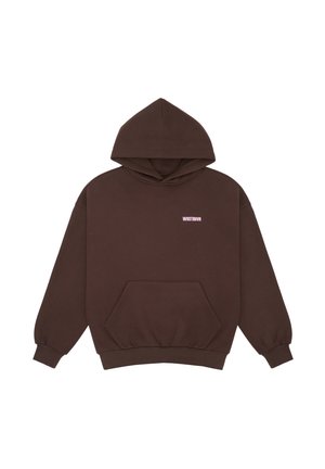 Sweat à capuche marron avec poche frontale et petit logo blanc WRSTBHVR sur la poitrine gauche.