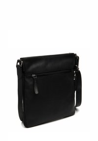 Borsa a tracolla in pelle nera con design piatto, tracolla regolabile, tasca frontale con zip e superficie liscia. Stile minimalista e materiali resistenti.