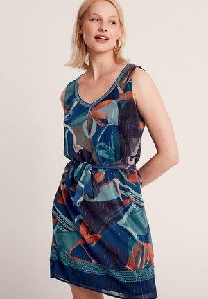 Ärmelloses Kleid mit einem mehrfarbigen Blattmuster in Blau-, Grün- und Orangetönen. Es hat einen Taillengürtel und einen dekorativen Ausschnitt.