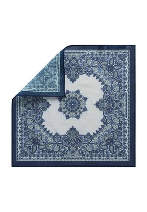 Vierkant zakdoekje van stof met een blauw-wit paisley patroon, met een omgevouwen hoek die het ontwerp aan de achterkant toont.