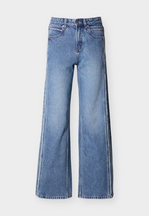 Μπλε τζιν με φαρδιά γραμμή, κατασκευασμένα από τζιν ύφασμα, με ψηλή μέση, αντιθετικές ραφές και διακριτική ξεθωριασμένη υφή.