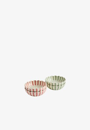 Next, SET OF 4 SCALLOP STRIPE STACKING NIBBLE BOWLS UNISEX - Skål - pink green