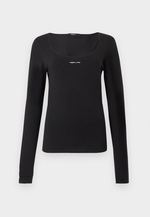 Chemise noire à manches longues en tissu lisse, avec un décolleté carré et un petit logo blanc "REPLAY" sur la poitrine.