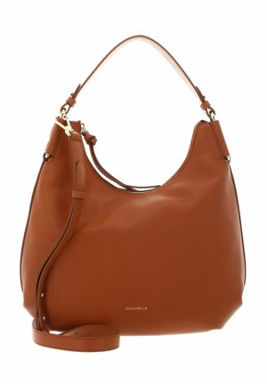 Sac à bandoulière en cuir marron avec ferrures dorées, de la marque "Coccinelle", doté d'une poignée supérieure et d'une bandoulière longue réglable.