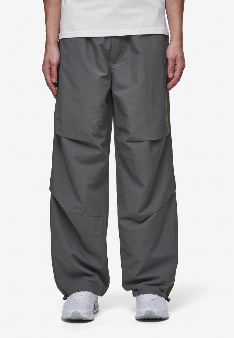Pegador ARDEN PARACHUTE PANTS - Nadrágok - anthracite/black