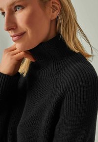 YOU LOOK PERFECT EVE - MERINO KNIT SWEATER WITH STAND-UP COLLAR - Strickpullover - black